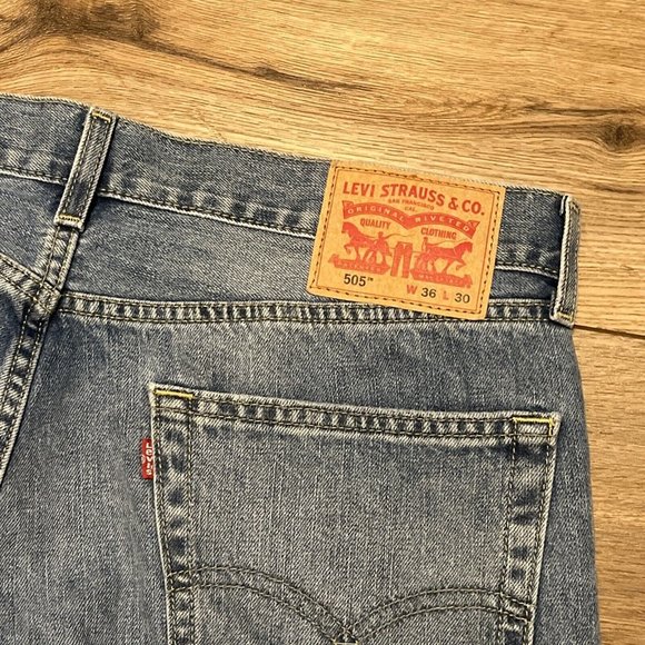 Men's Levis 505 Regular Fit Denim Jeans SZ 36x30 Blue Cotton Light Wash Red Tab - Picture 7 of 12